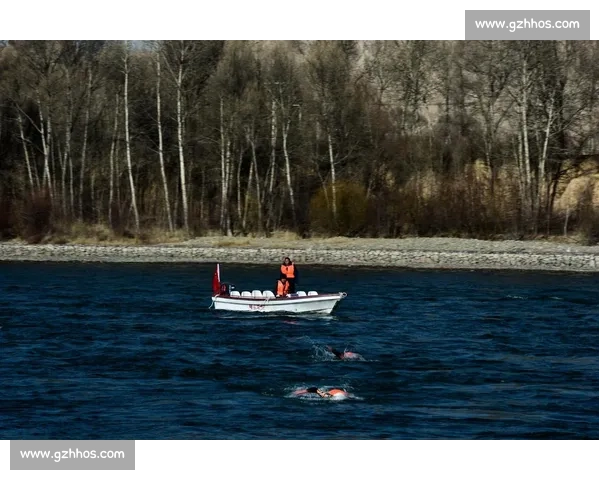 黄河抢渡赛玛沁站圆满收官 中外健儿逐浪高原水域 黄河抢渡赛玛沁站圆满收官 中外健儿逐浪高原水域